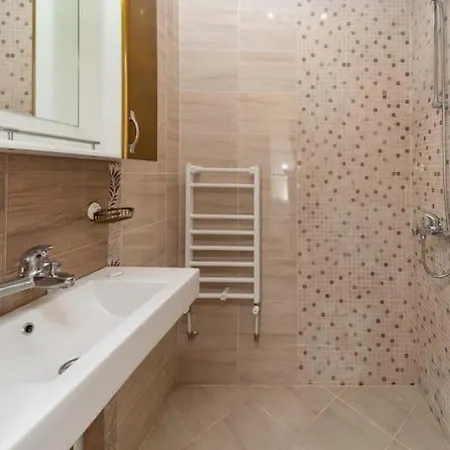 Sea Garden 2 One Bedroom بورغاس